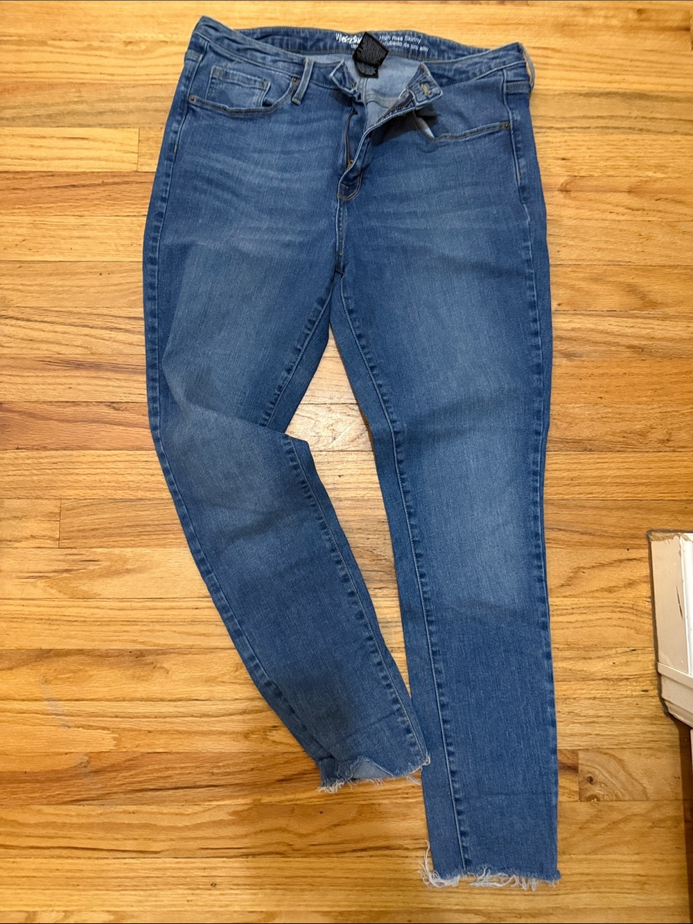 Women's Skinny Jeans in Medium Blue Wash - Classic Stretch Denim